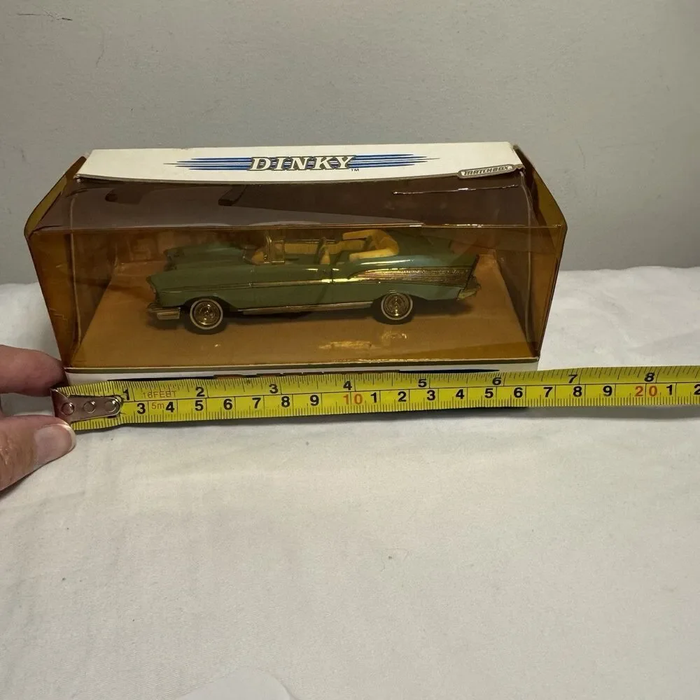 1/43 diecast 1957 Chevrolet Bel Air Convertible Matchbox 